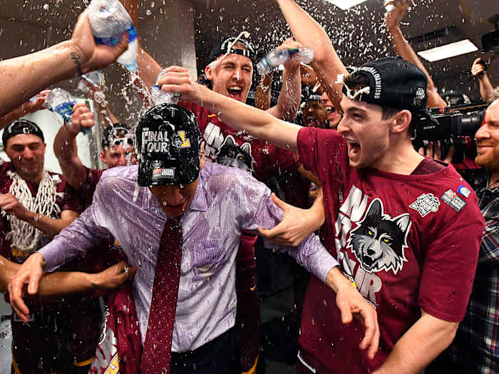 loyola-chicago-celebrates-inline.jpg